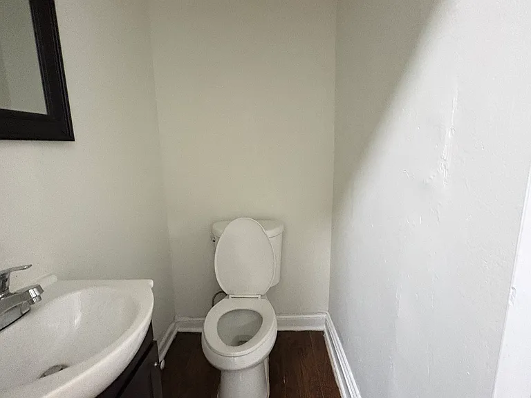 2817 W Cold Spring Ln — Photo 4