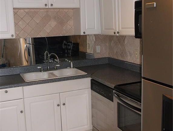 5th image of 4619 Colley Ave #301