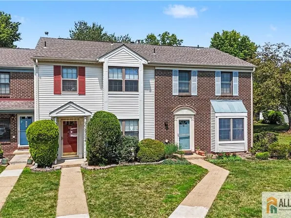 55 Pear Tree Ln, Franklin Park, NJ 08823