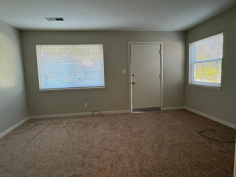 119 King Rd — Photo 2