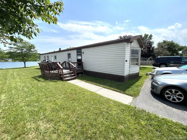 48582 Lakeview Cir, Shelby Township, MI 48317