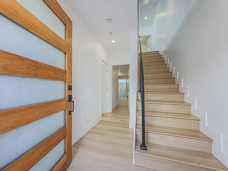 Never Before Lived in Luxury Townhomes 2 Blocks from WeHo! — Photo 31