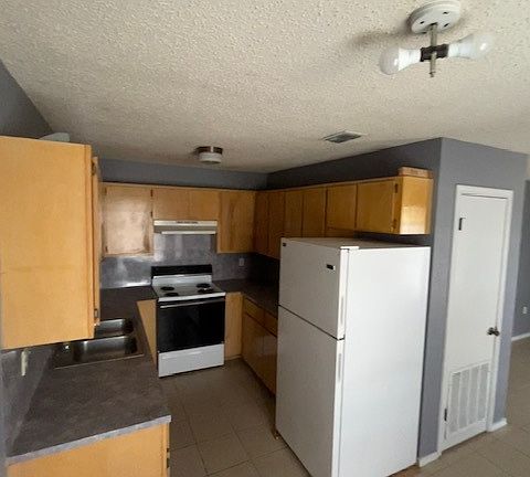 3rd image of 120 E Schunior St #11343856