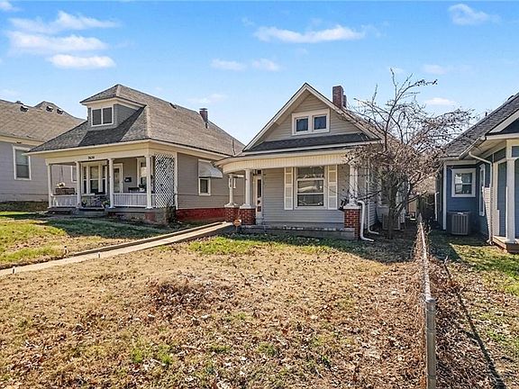 2nd image of 2618 Sacramento St