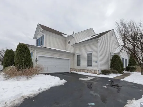 37 Mulberry Ct, Paramus, NJ 07652