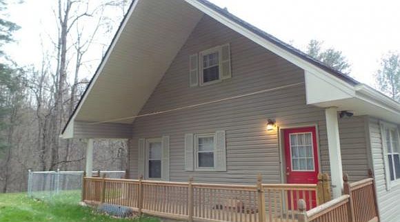 1st image of 858 Pinecrest St
