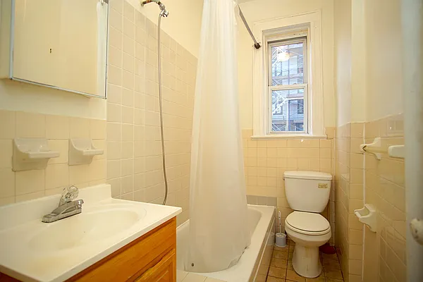 Rented by Astoria Realty | media 10