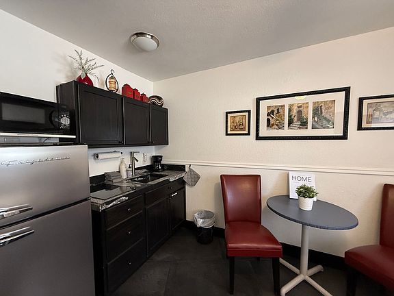 4th image of 1940 Prospector Ave #124