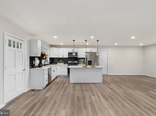4520 Edinburg Dr, Woodbridge, VA 22193