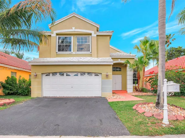 421 Bermuda Springs Dr, Fort Lauderdale, FL 33326