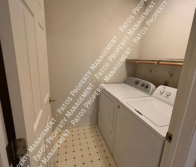 2204 Xenia St — Photo 9
