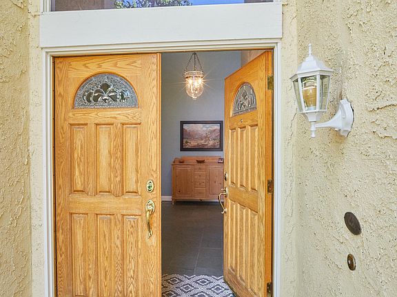 3rd image of 184 Parkview Dr