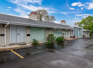 1868 Grove St #D, Glenview, IL 60025