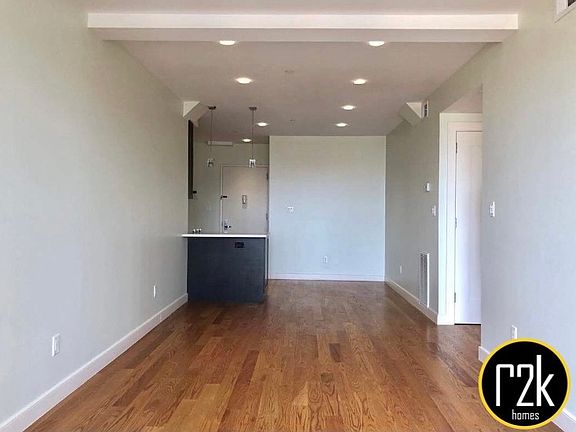3rd image of 26-20 Hoyt Ave S #3