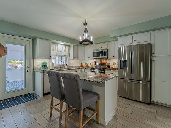 5th image of 282 Longhill Ave