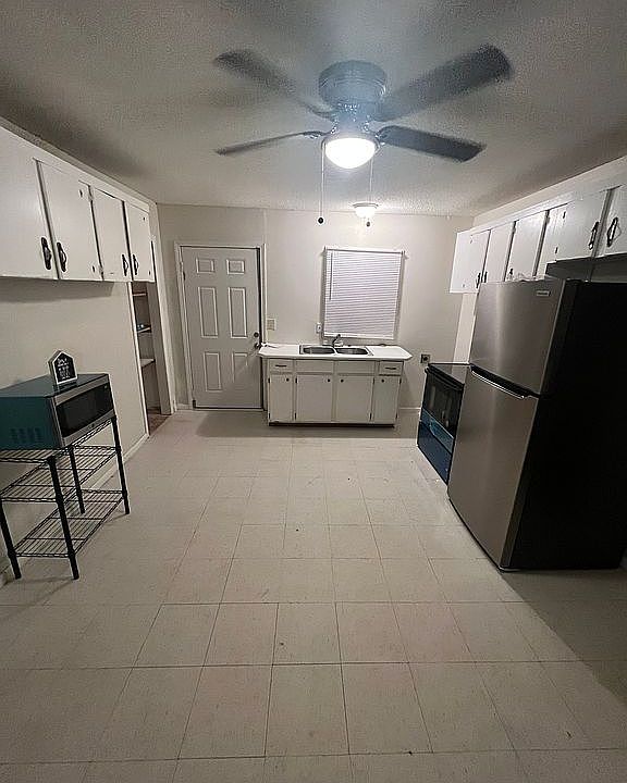 Spacious Kitchen w/ pantry!