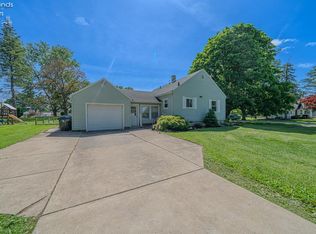 541 4th St, Fremont, OH 43420