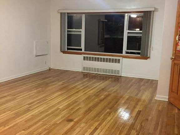 3rd image of 5835 182nd St Fl 1ST
