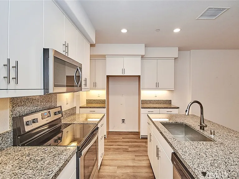 5931 Spring St — Photo 1