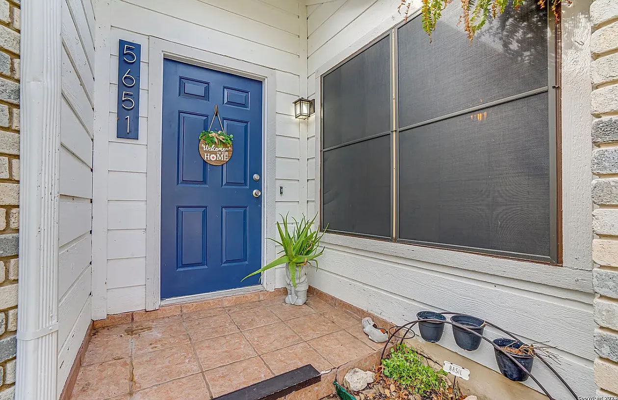 3 bed, 1358 sqft, $1,700 — Photo 2
