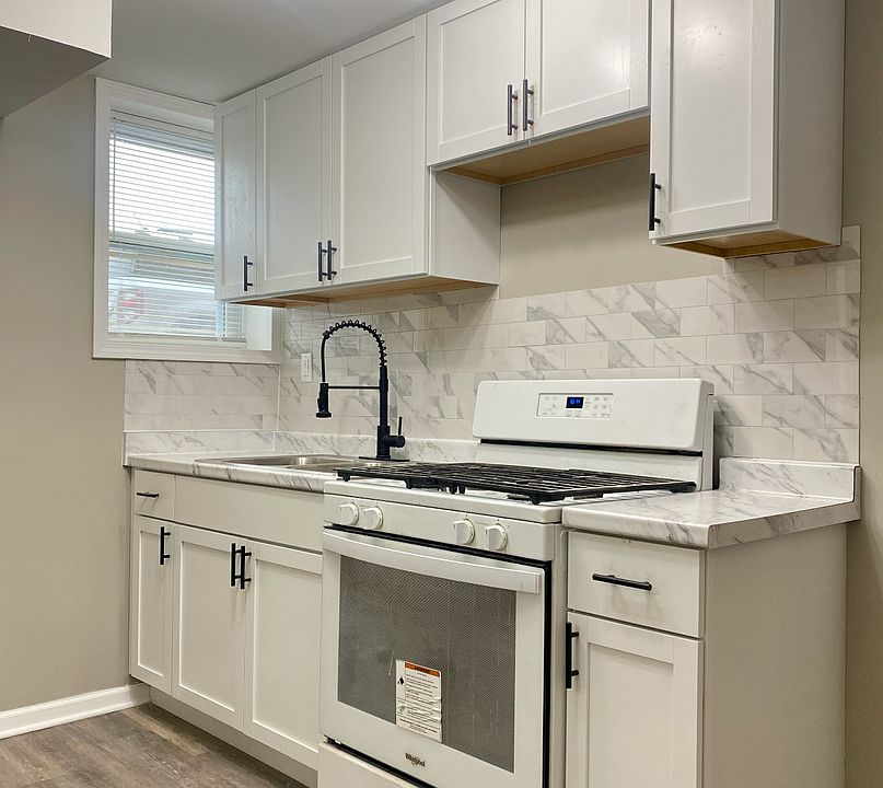 1st image of 3527 Hemlock St #8