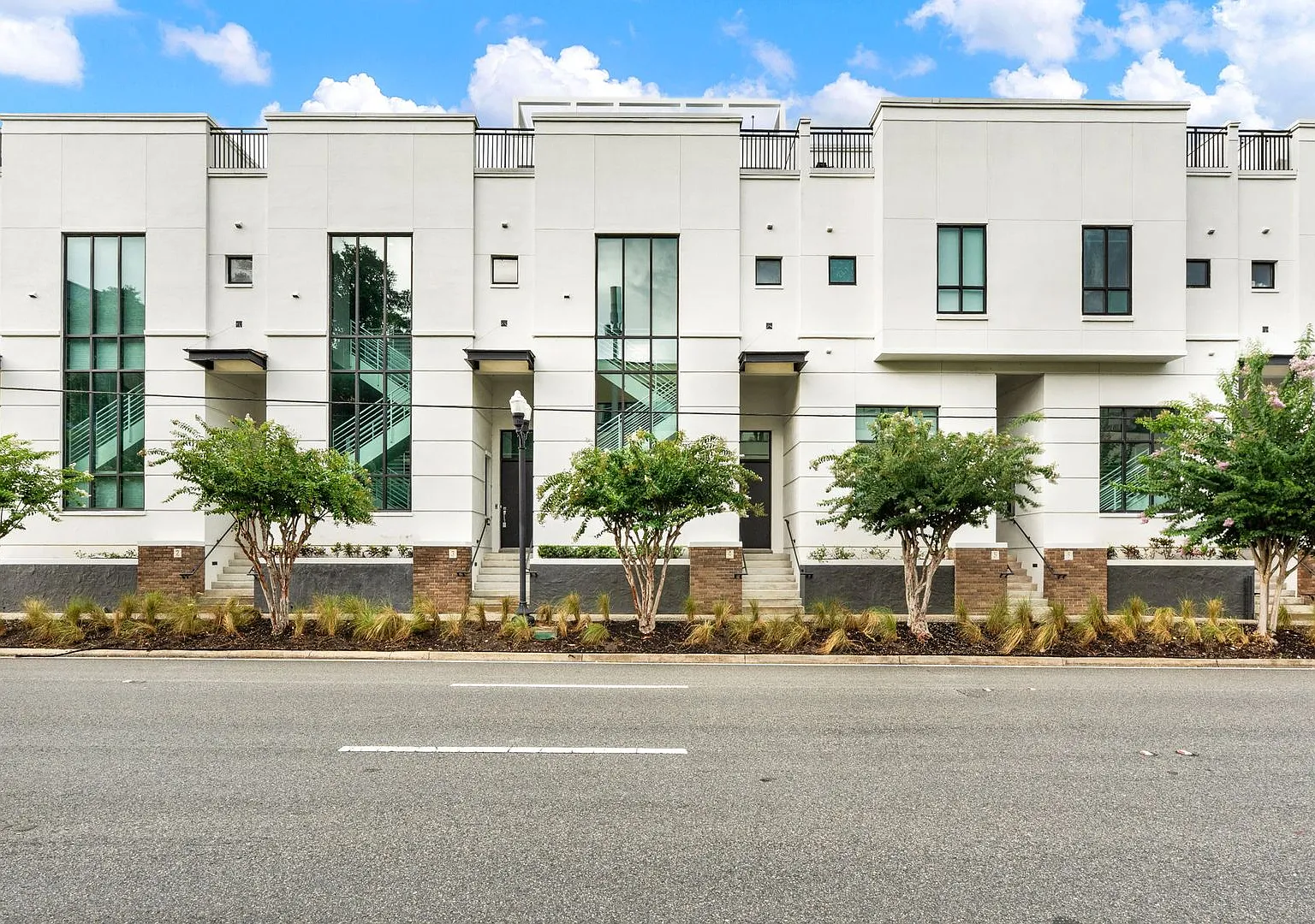 Luxury 2 Bedroom 2.5 Bath Townhome In Downtown Orlando — Photo 1