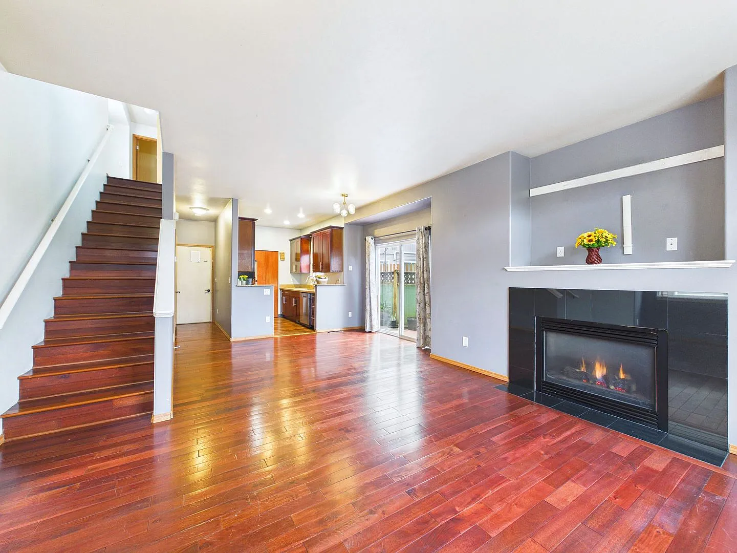 Beautifully Updated SeaTac Home — Photo 3