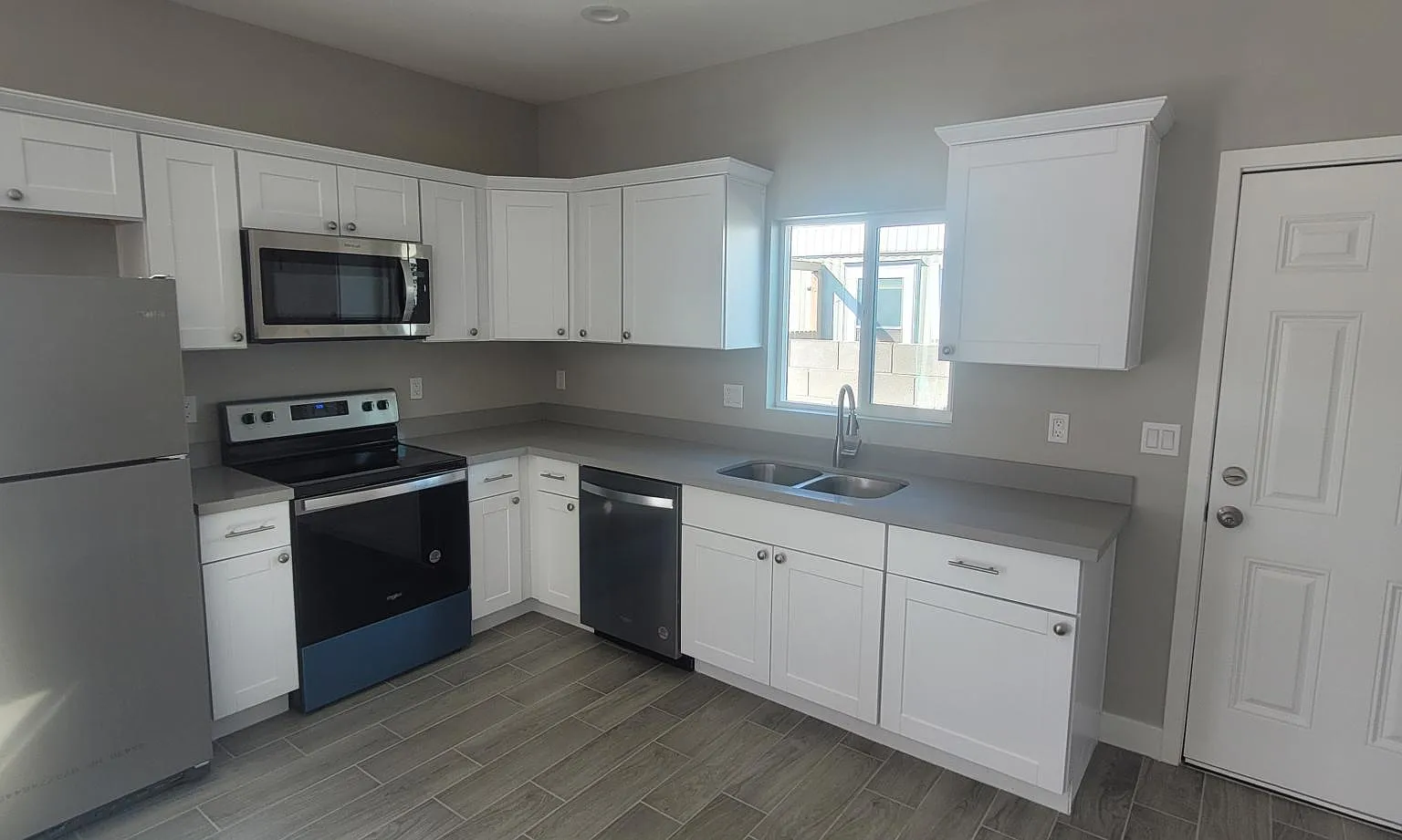 2 bed, 1000 sqft, $1,700 — Photo 4