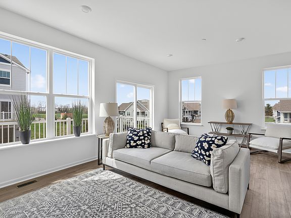 4th image of 329 Settlers Pl