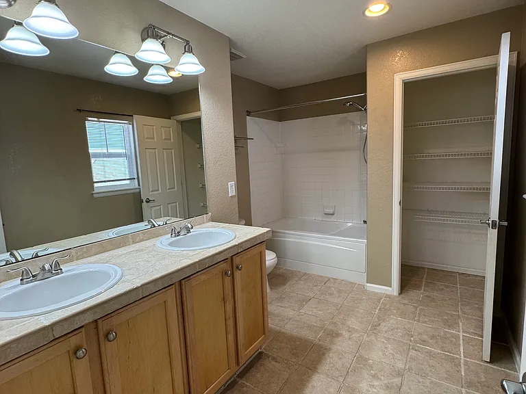 11939 Bolton Dr — Photo 9