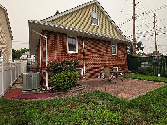 4th image of 355 Rochelle Ave