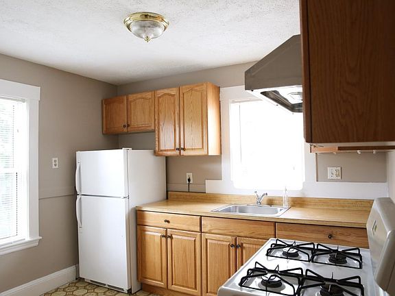 3rd image of 127 Safford St #1