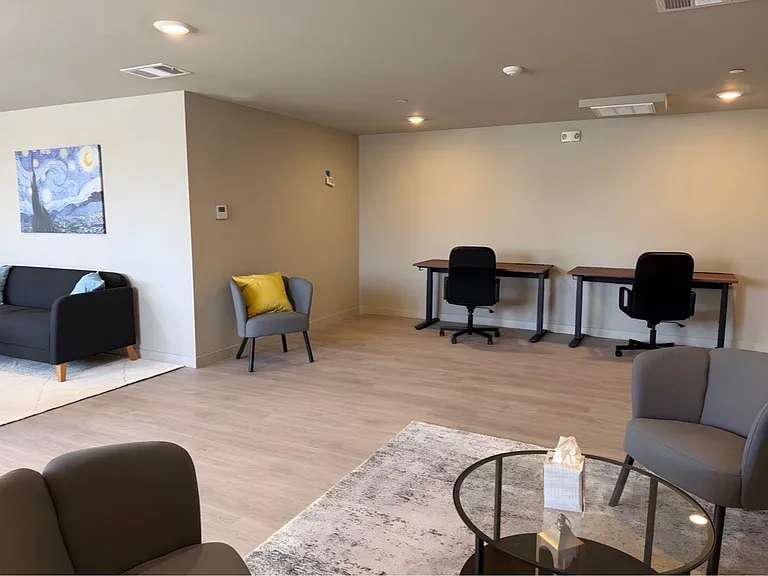 Gorgeous 1 bed/1 bath Apartments ~ LA City Section 8 Voucher Accepted! — Photo 15
