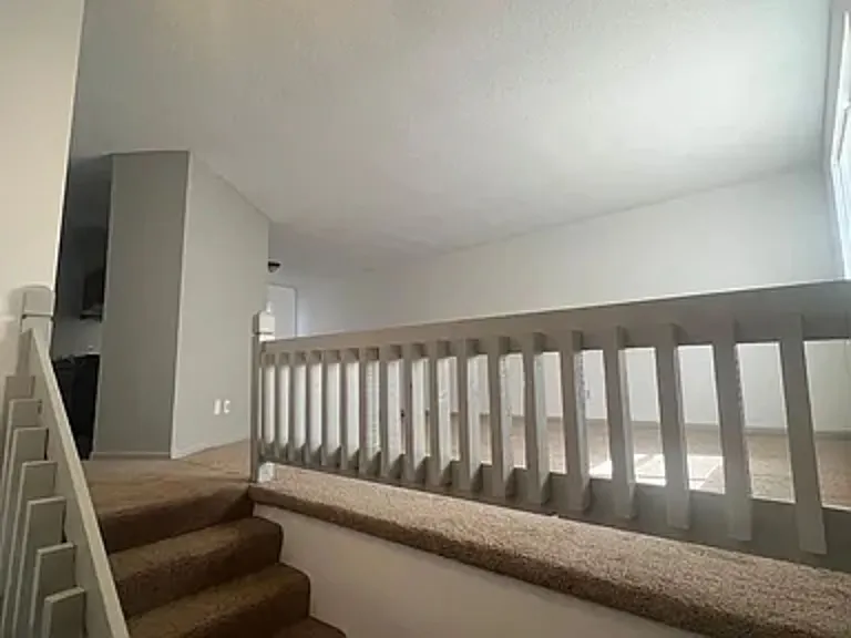 429-431 Maple Grove Way — Photo 3