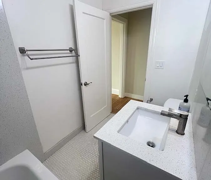 573 Wesley Ave #4 — Photo 26