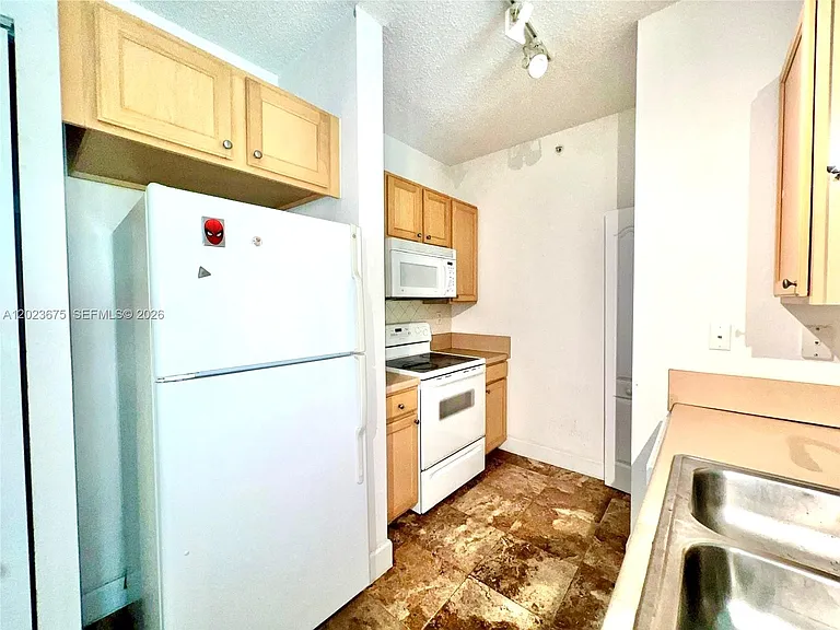 6001 SW 70th St #454 — Photo 9