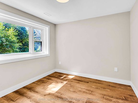 5th image of 986 Srigley St #2