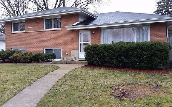2nd image of 1020 E Lilly Ln