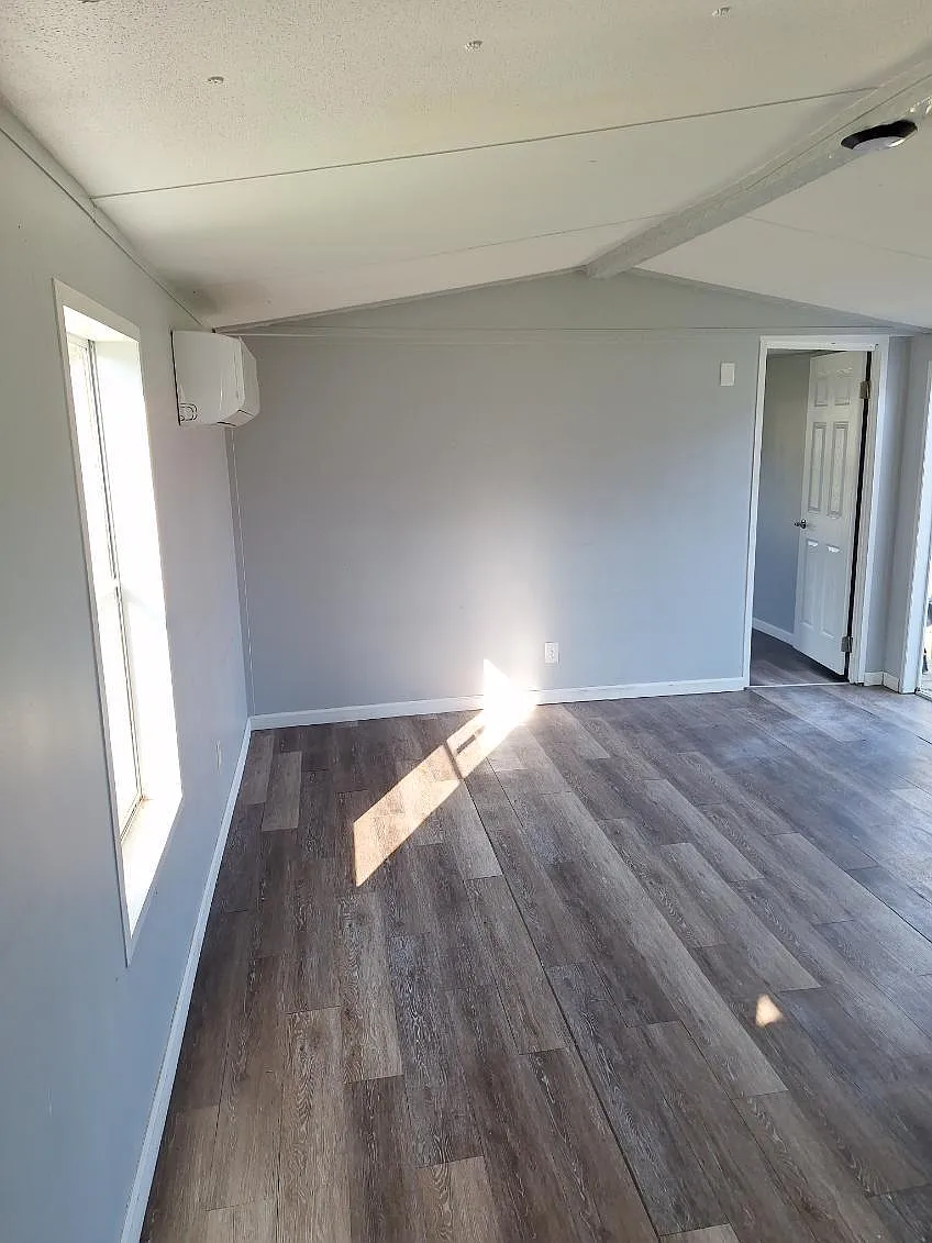 3 bed, 1.5 bath, 900 sqft, $1,250 — Photo 1