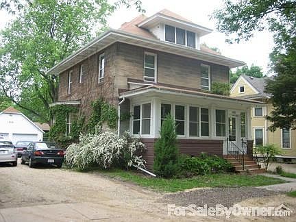 418 So. Mills St
						:
						Taken in May. . .. .not this year!
