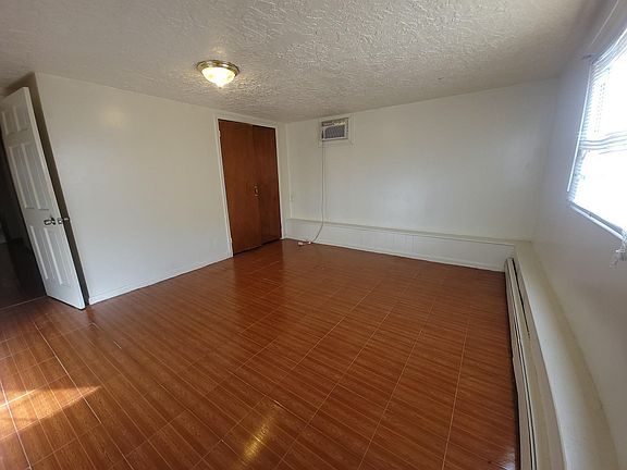 2nd image of 1385 Sweetman Ave Floor 1