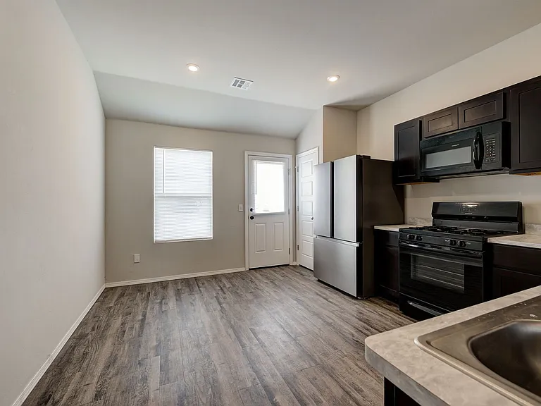 3912 Elm Ridge St — Photo 11