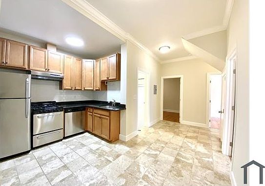 1st image of 1109 Elm St #1