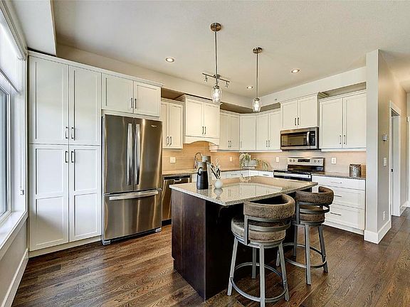 5th image of 1165 Sutherland Ave #401