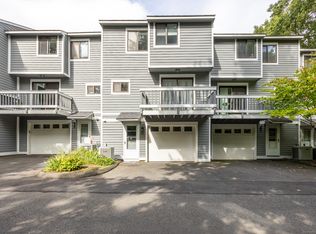 25 Ives Hill Ct UNIT 25, Cheshire, CT 06410