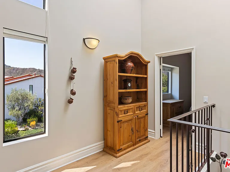 1541 Palisades Dr — Photo 30