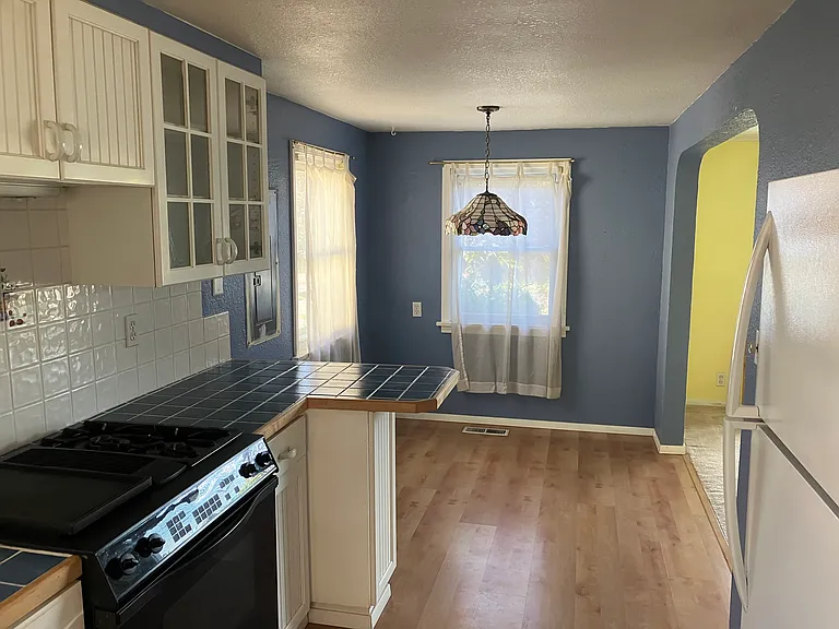 1103 Adele St — Photo 5