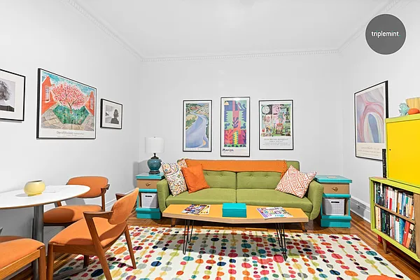 Sold by Triplemint | media 1