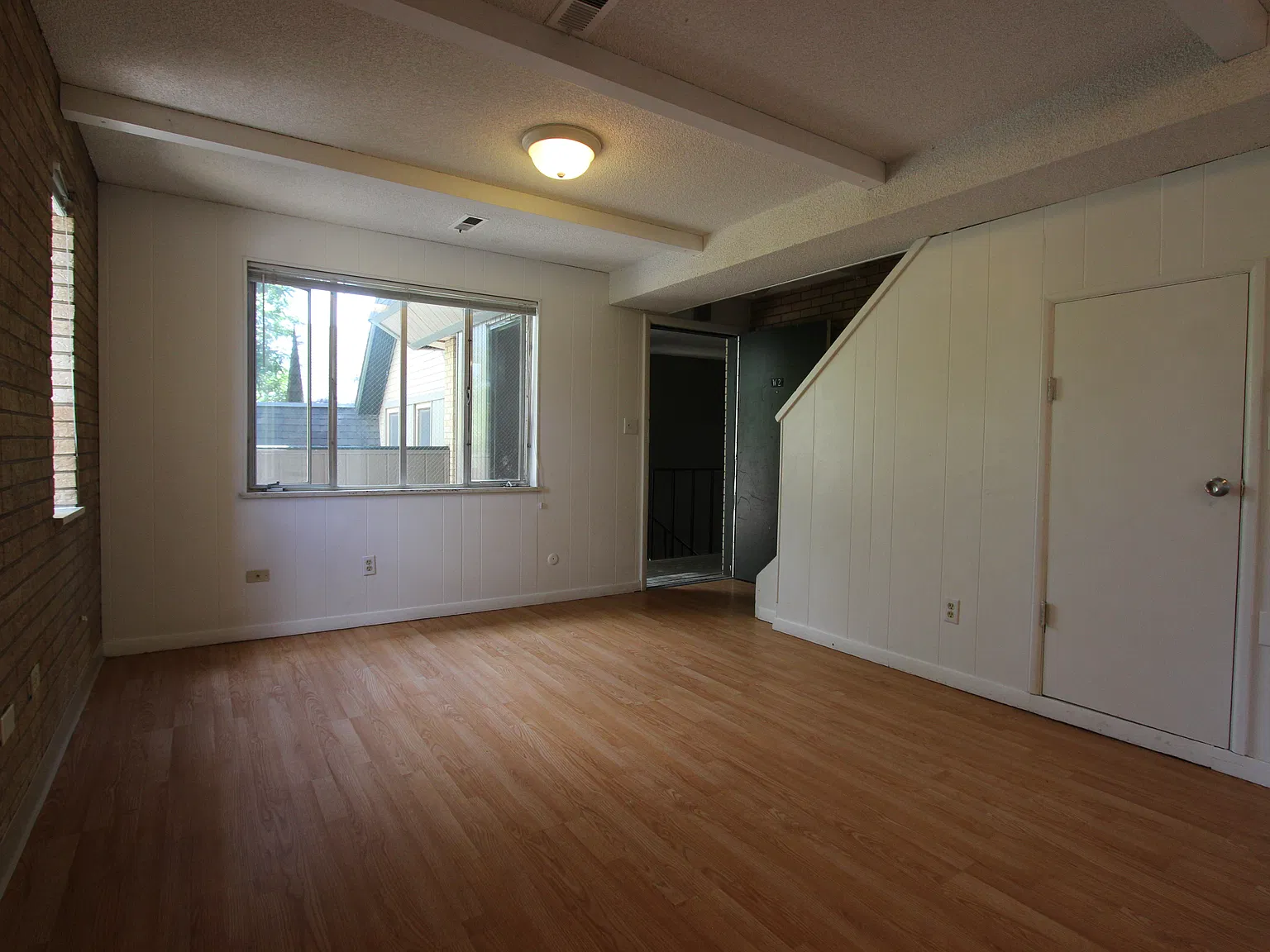 1138 Grandview Ave — Photo 1