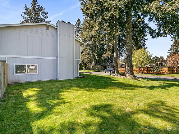 5th image of 18719 10th Avenue Ct E